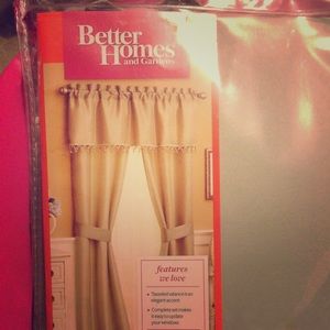 2 Sets of 5 Piece Curtains