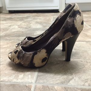 Madden Girl Floral Peep-toe Pump