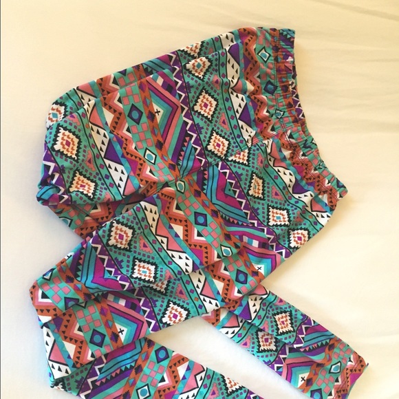 LulaRoe leggings! Awesome tribal print ⚡️