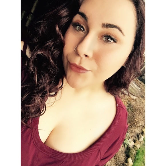 Meet your Posher, Dominique