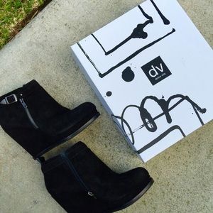How cute are these adorable wedge booties!!!