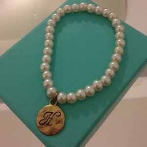 Pearl bracelet with monogram
