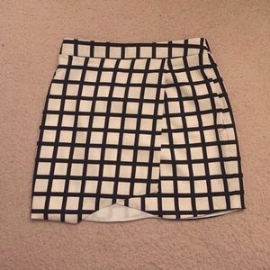 Lined Print Envelope Skirt with Gold Detail