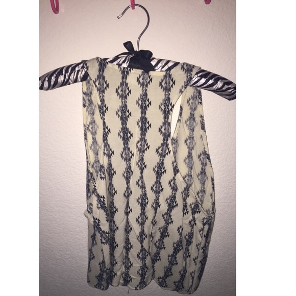 LA HEARTS White tank top - Picture 2 of 3