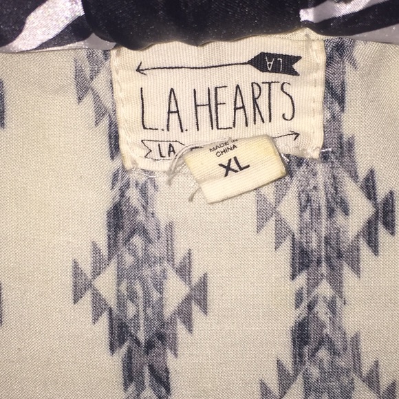 LA HEARTS White tank top - Picture 3 of 3