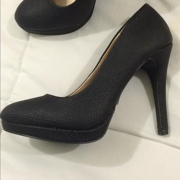 Charlotte Russe Heels - Picture 2 of 3