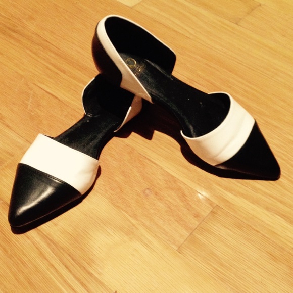 Kelsi Dagger Shoes - KELSI DAGGER Niagara Flat