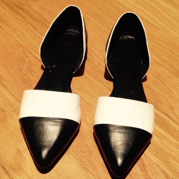 KELSI DAGGER Niagara Flat - Picture 2 of 3