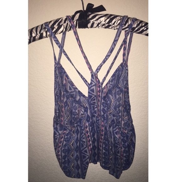 Cute Hollister tank top - Picture 2 of 3