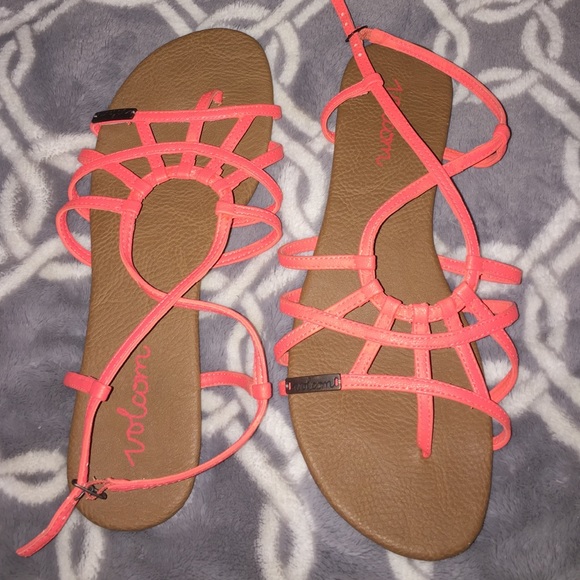 Super cute volcom sandals!