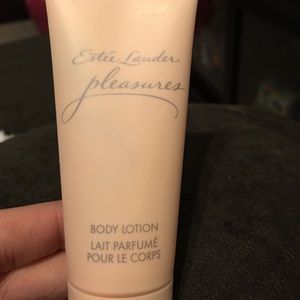 Estée Lauder pleasures lotion