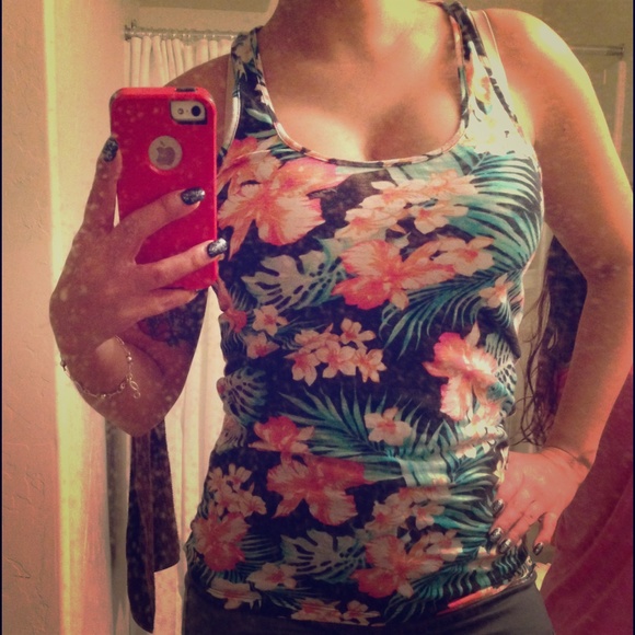 PINK by VS tropical top size S