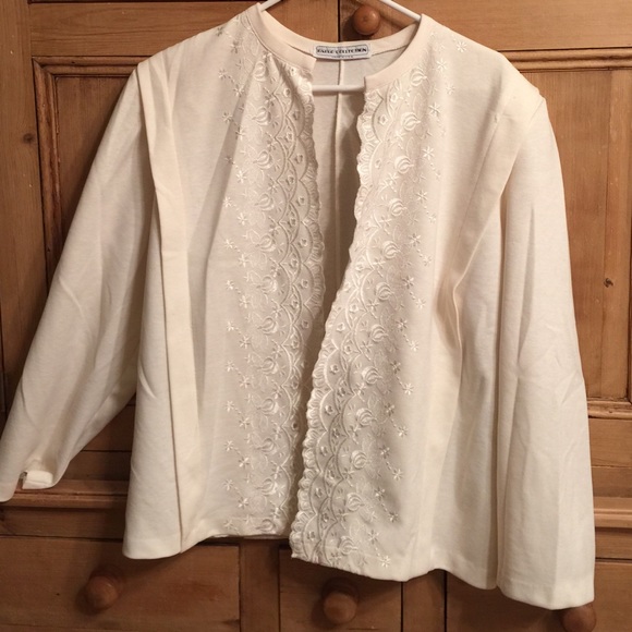 Bone colored sweater with lace accent sz 20.5