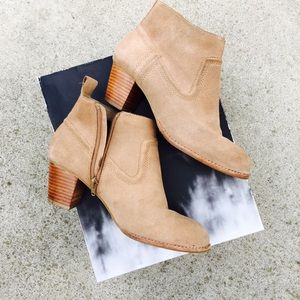 Dolce Vita camel booties
