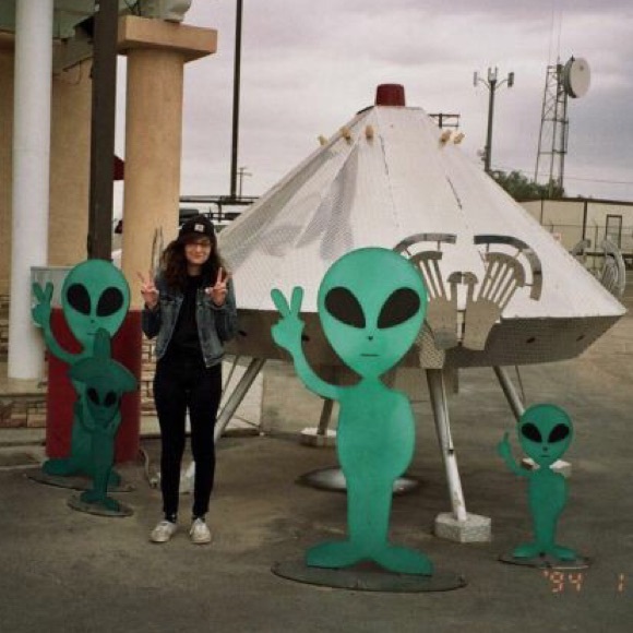 MEET YR POSHER*~ - Picture 2 of 4