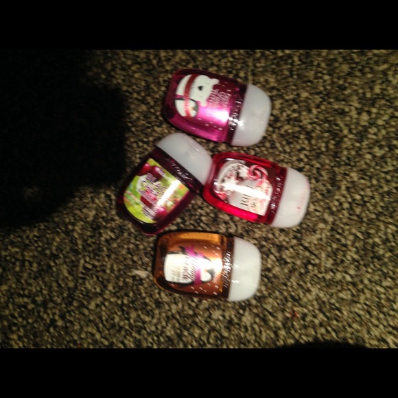 4 Handsanitizers!