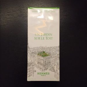 NIB Un Jardin Sur Le Toit by Hermes with halter