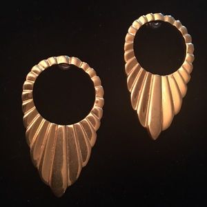 VANESSA MOONEY GOLD STUD EARRINGS