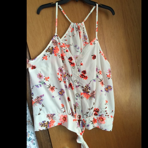 🌟 Cute Floral Tank