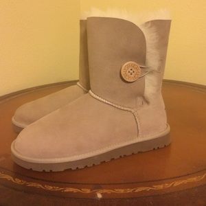 Ugg Bailey button sand