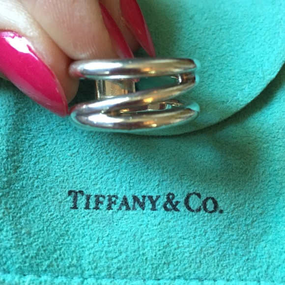 Tiffany & Co. Jewelry - Tiffany & Co ring in sterling silver. Size 7