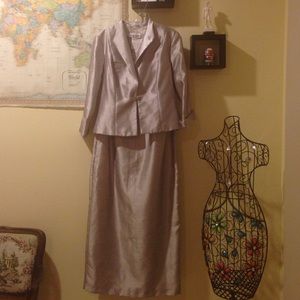Elegant Evening gown used once