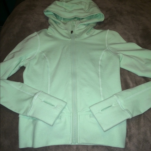 Lululemon cropped hoodie