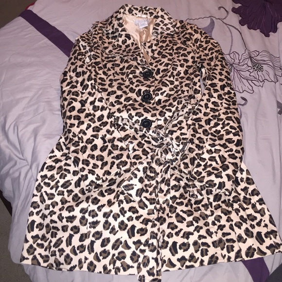 Cheetah leopard print trench coat. - Picture 1 of 3