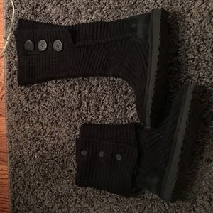Black knit ugg boots
