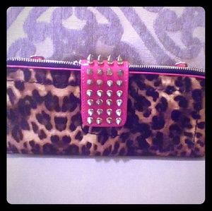 Leopard Spikes Clutch