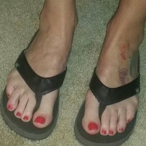 Sanuk flip flop