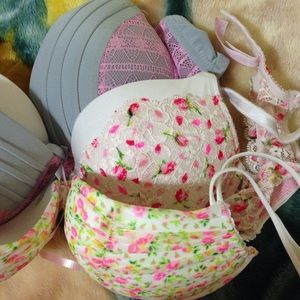 Lot of 3 EUC VS Lace push up bras 36B