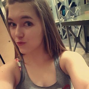 Meet your Posher, Candice