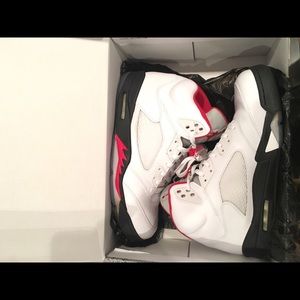 Jordan 5's Fire Reds