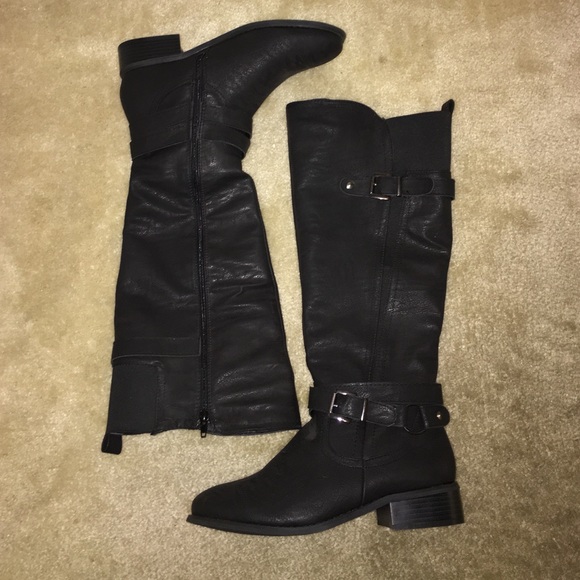 NEW: women's black boots 9