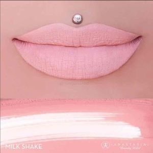 ABH Liquid Lipstick Shade:Milkshake