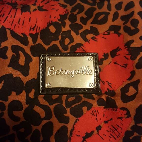 Betsey Johnson tote - Picture 3 of 4