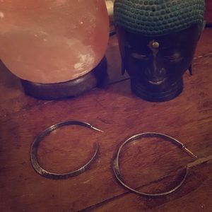 Chic silver moibus hoop earrings