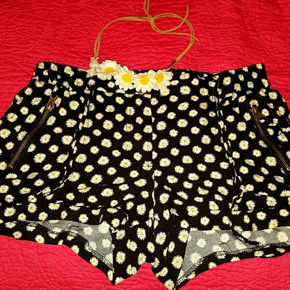 Daisy shorts (M)