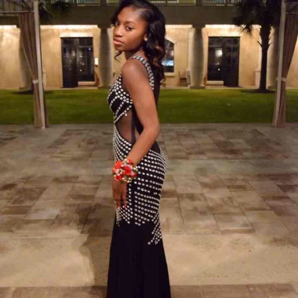 Prom dress - Picture 1 of 4