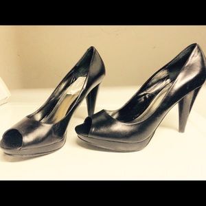 🌻Black open toe leather heels🌻