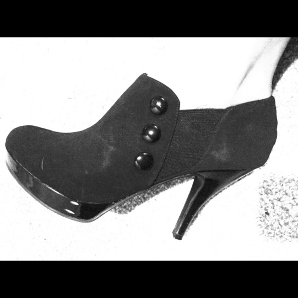 🐠Black heeled ankle boots🐠