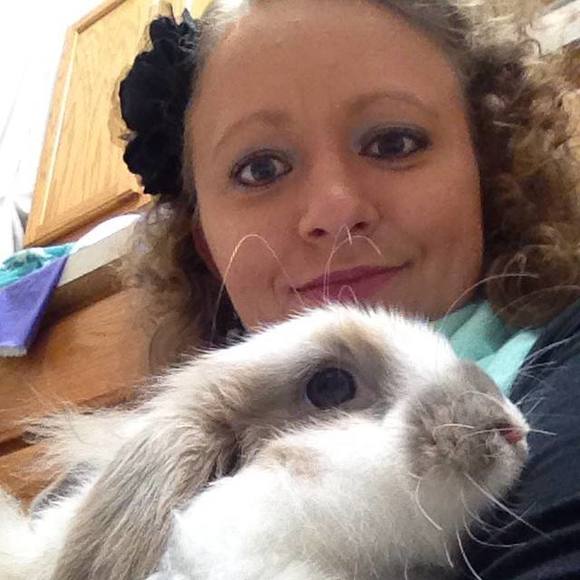 Meet your Posher, Caitlin