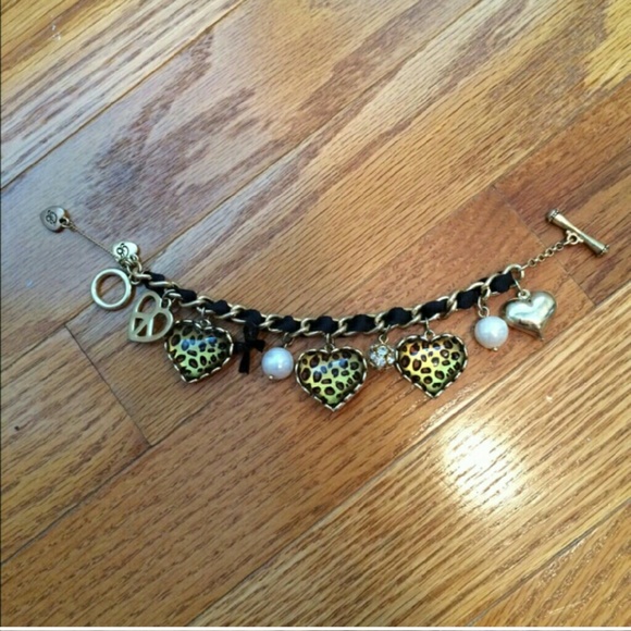 SALE!🌟Betsey Johnson Leopard Heart charm bracelet