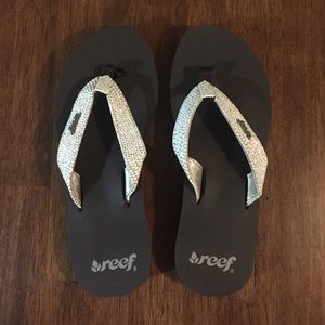 never worn reef sandals