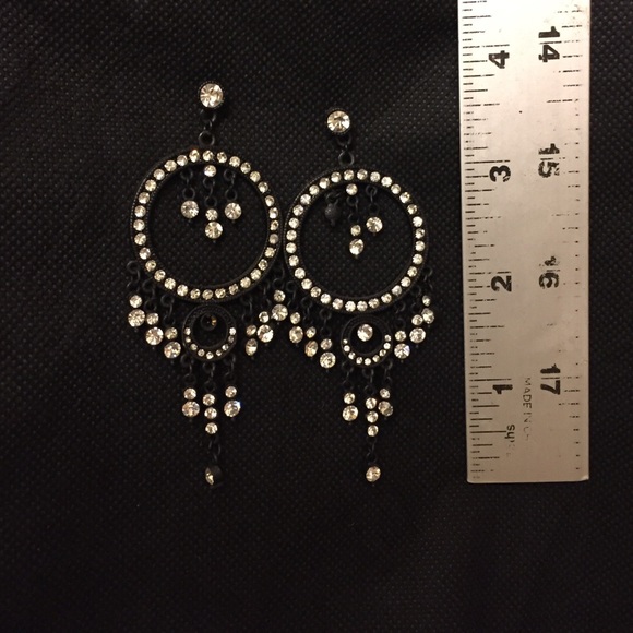 2️⃣ pairs of Vintage Chrystal  Chandelier Earrings - Picture 2 of 2