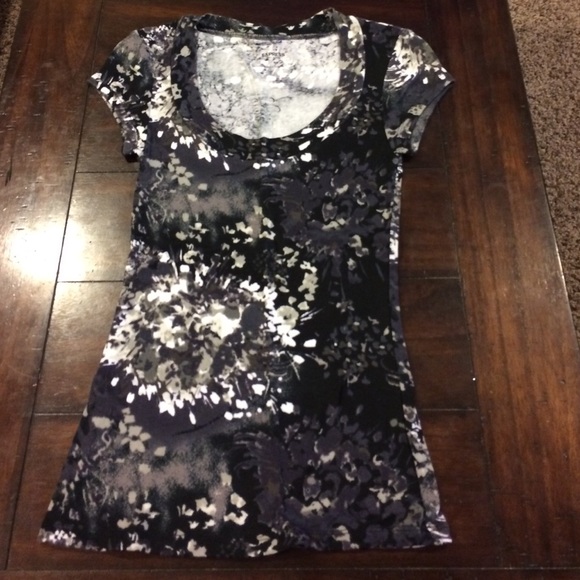 Like new EXPRESS t shirt - Picture 1 of 2