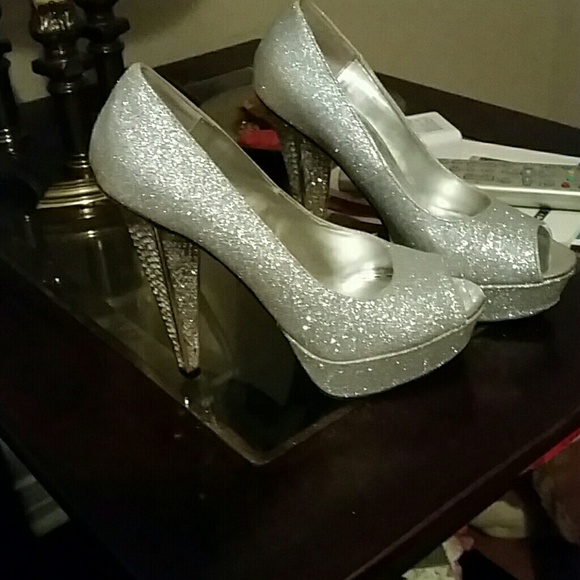 Shoes - Picture 1 of 2