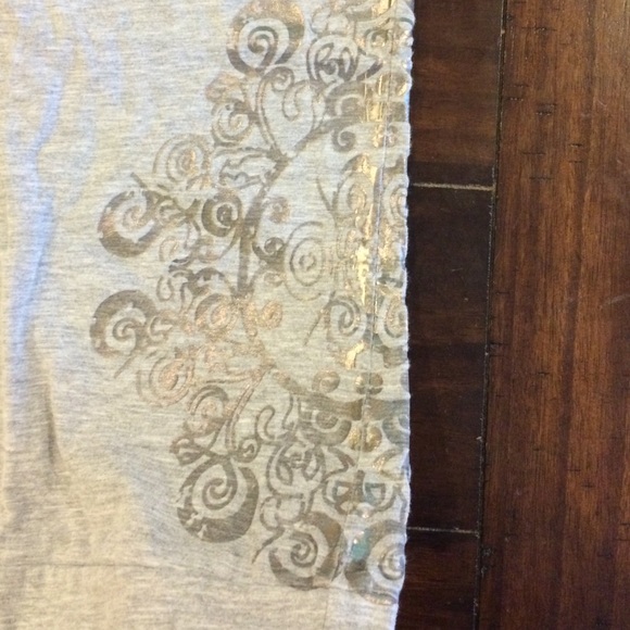 Comfy tee! 😎 - Picture 2 of 3