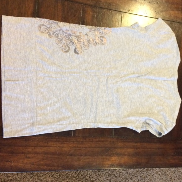 Comfy tee! 😎 - Picture 3 of 3